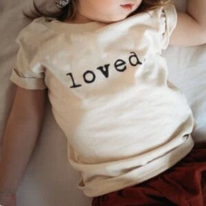 TENTH & PINE Loved. Organic Cotton Kids Tshirt Short Sleeve 4/5T